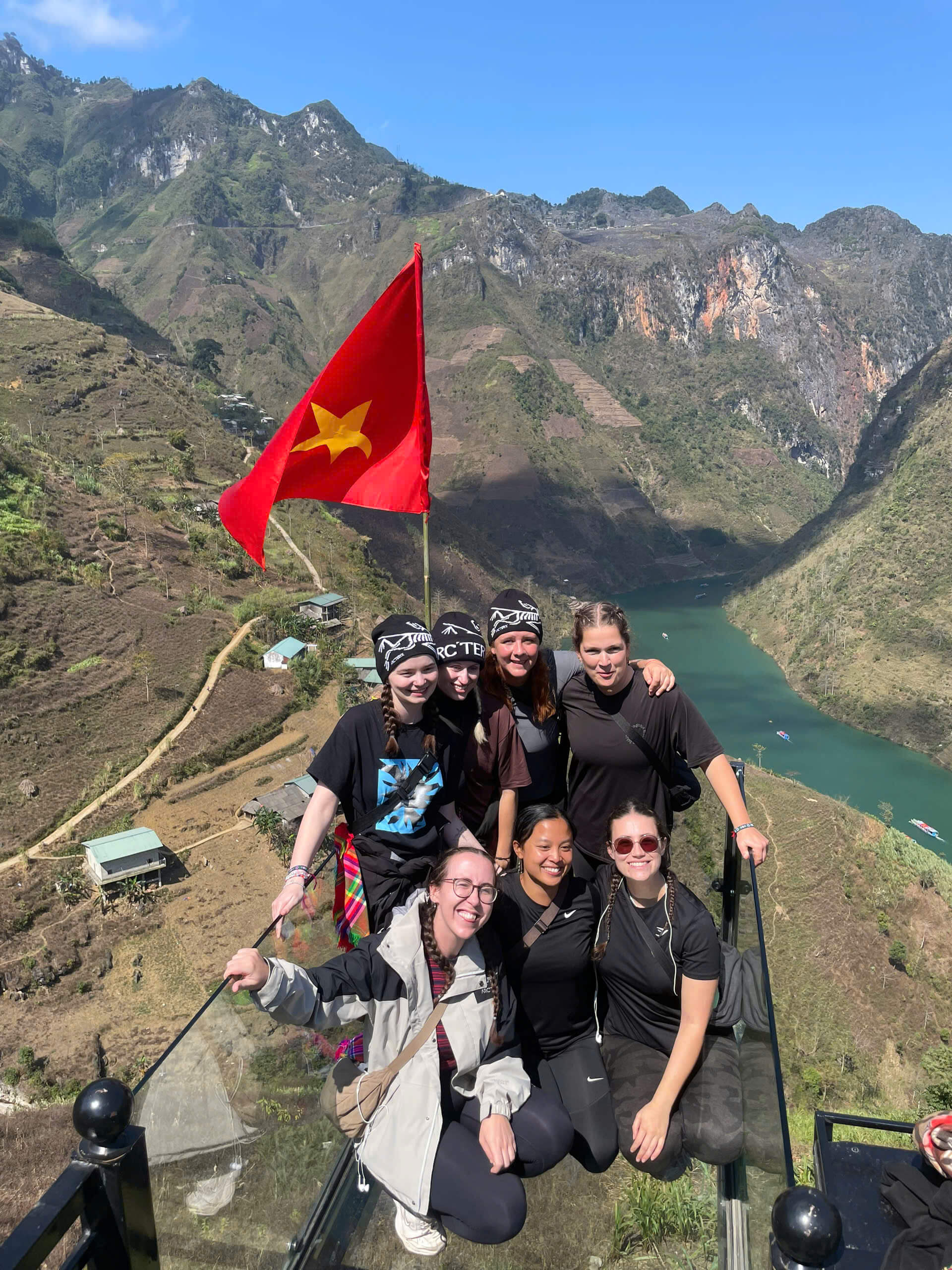 Backpacking Ha Giang in March offers breathtaking views of the deep canyons and majestic mountains, as seen from this observation deck above the Nho Que River.